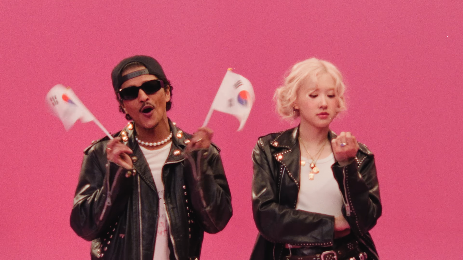 Kolaborasi Epik: Rose BLACKPINK Bersama Bruno Mars Rilis Single ‘APT.’