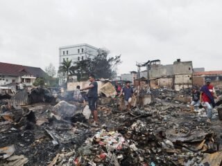 Insiden Kebakaran di Tanah Abang: 15 Keluarga Kehilangan Tempat Tinggal dan Kerugian Material Mencapai Ratusan Juta Rupiah